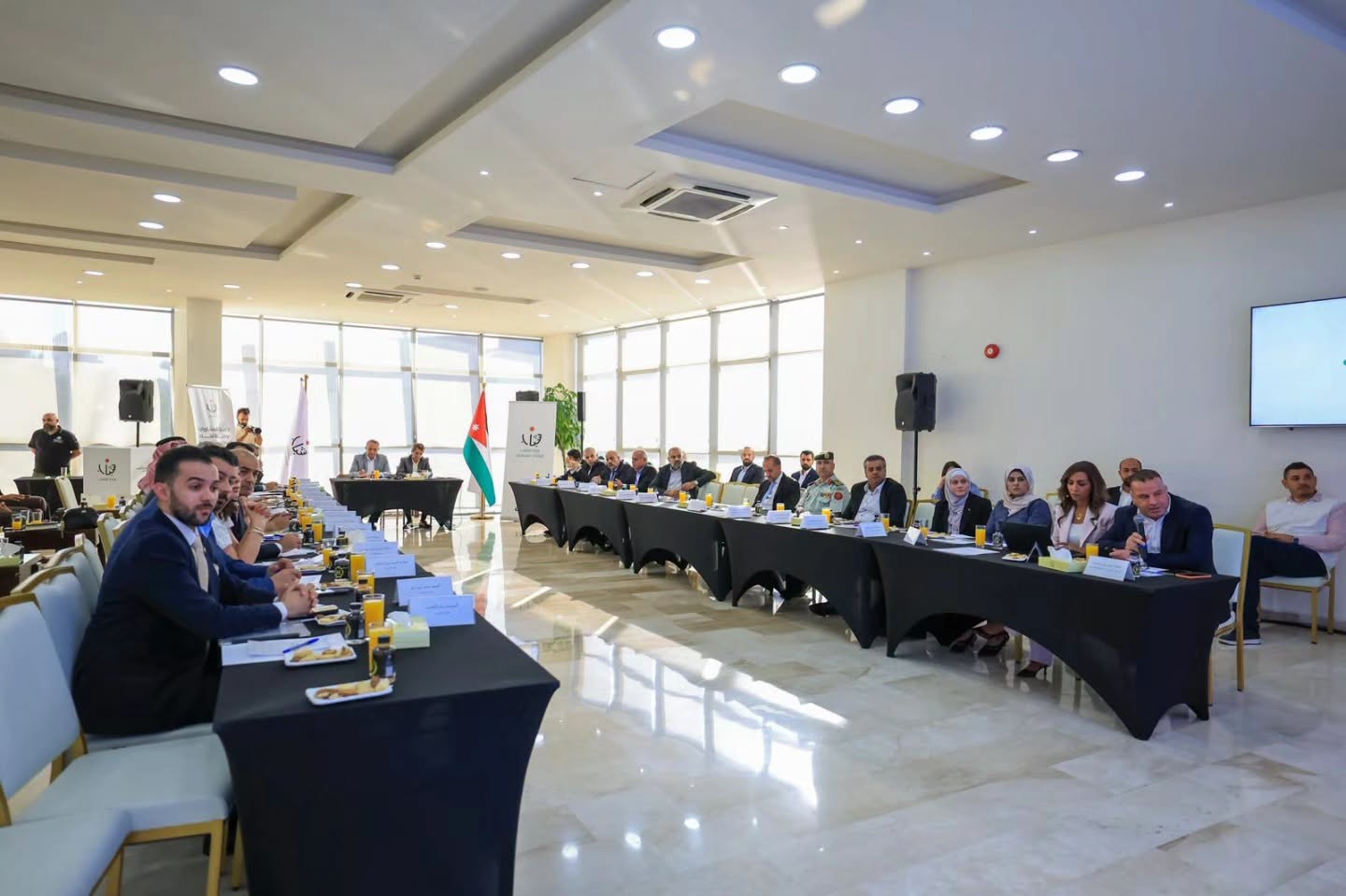 اعتماد الإطار للأولويات والمحاور مجالات للاستراتيجية الوطنية للشباب 