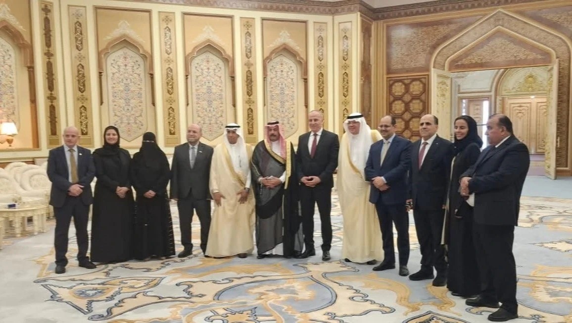 الكباريتي يلتقي لجنة الشؤون الخارجية في مجلس الشورى السعودي