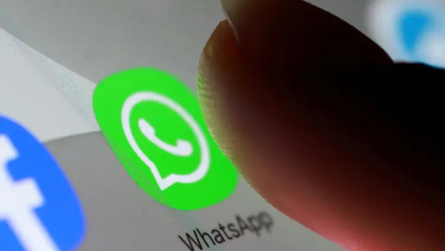 واتساب يطور ميزة تُظهر كل جهات الاتصال المتصلة بالإنترنت في قائمة واحدة