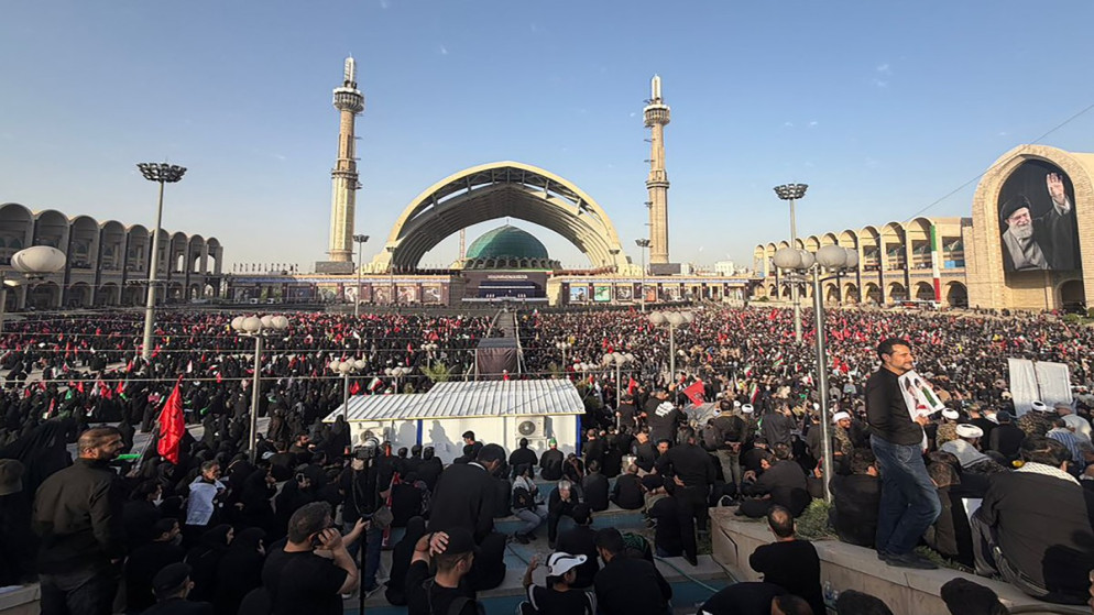 مراسم تشييع خامنئي تبدأ في طهران بمشاركة آلاف الإيرانيين وتستمر لـ6 أيام  
