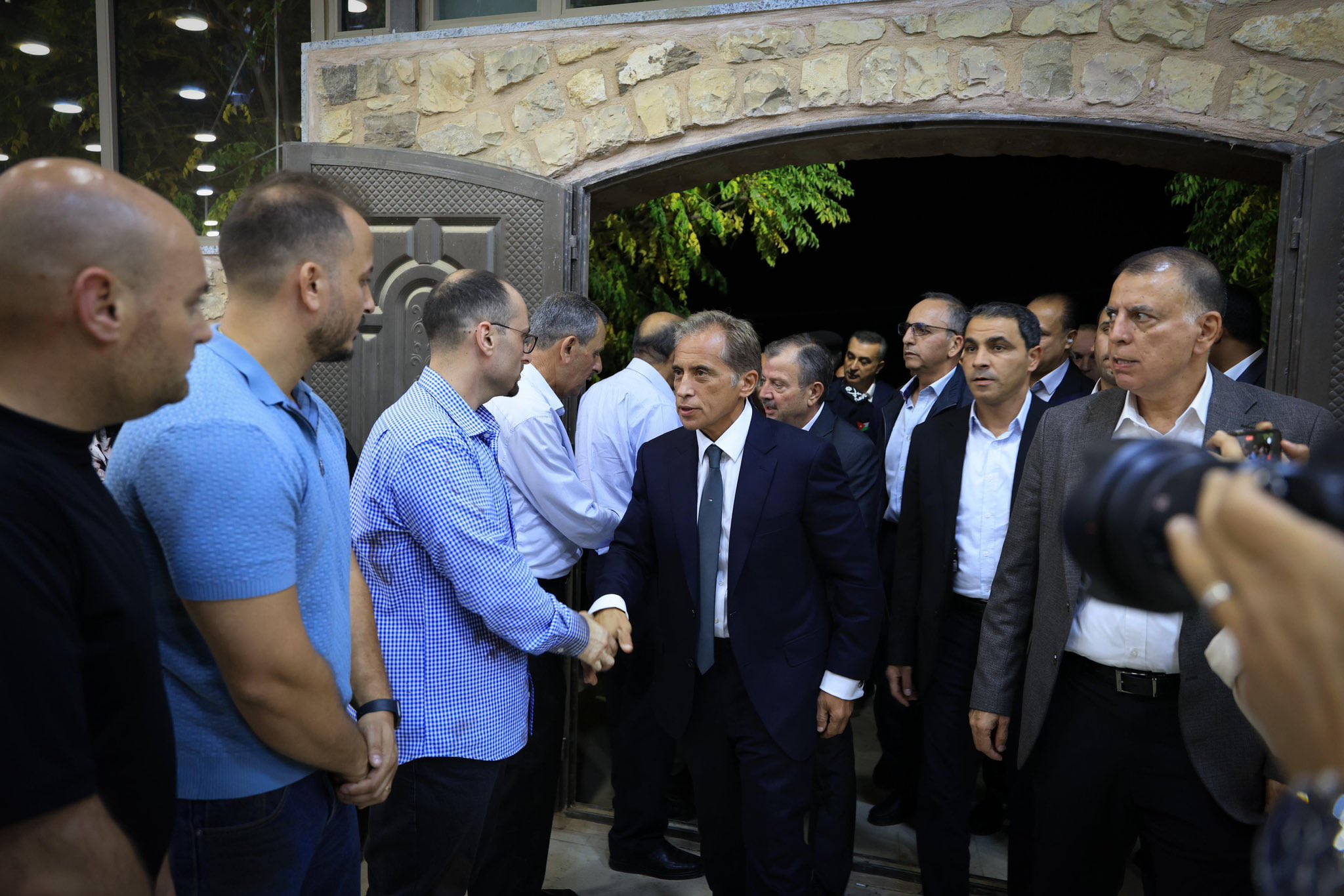 حسان يقدّم العزاء بشهداء الاعتداء الغاشم على الكنيسة في الكرك