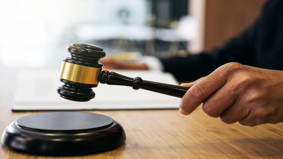 إقرار نظام للاستغناء عن الإجراءات الورقية داخل المحاكم 