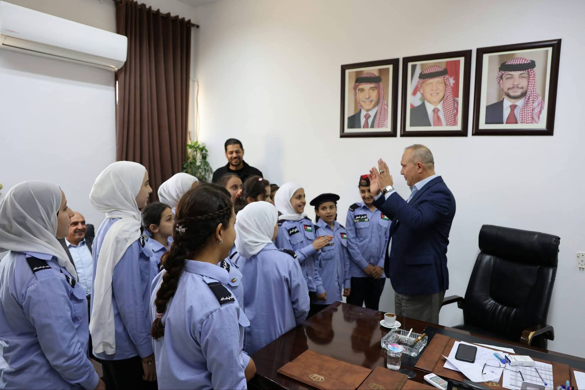 أصدقاء الشرطة في عجلون يزورون جامعة عجلون الوطنية ضمن برنامج توعوي