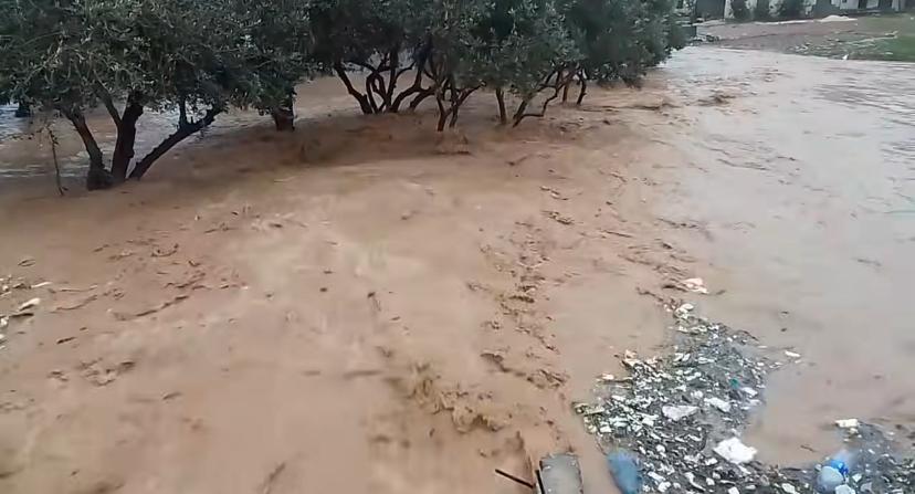 مياه الأمطار تداهم منازل في مأدبا