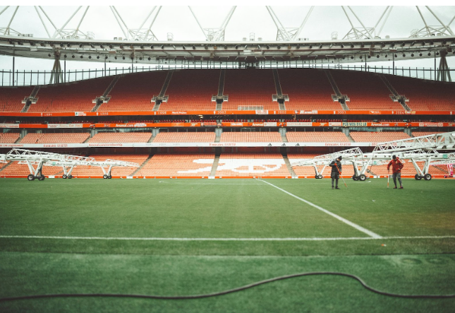 سباق التوب فور 2025/26: هل يثبت أرسنال أمام مطاردة مانشستر سيتي؟