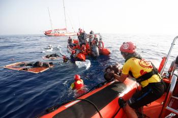 إنقاذ 17 مهاجرا وفقدان 30 قبالة سواحل ليبيا