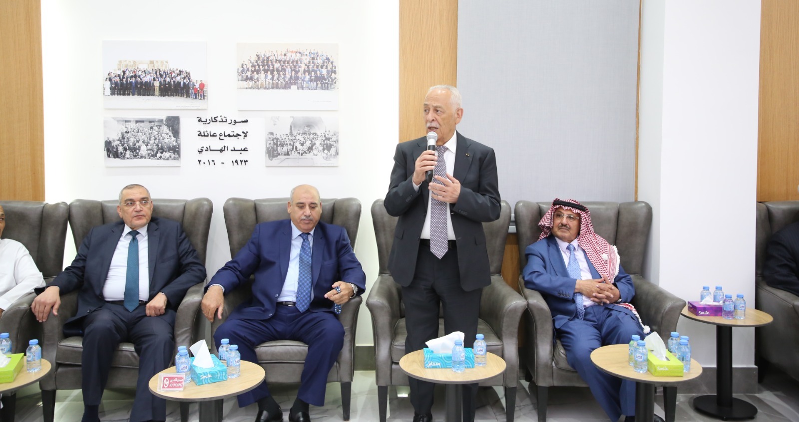 مندوبا عن الملك وولي العهد ..  العيسوي يعزي الصرايرة والديك