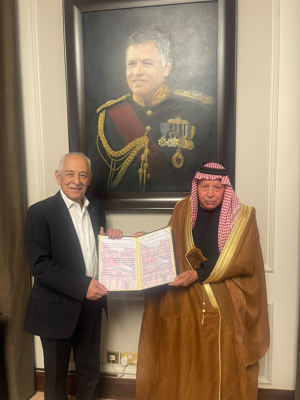 العيسوي يستقبل شيخ عشيرة البري ويستلم بيان ولاء وتأييد لجلالة الملك