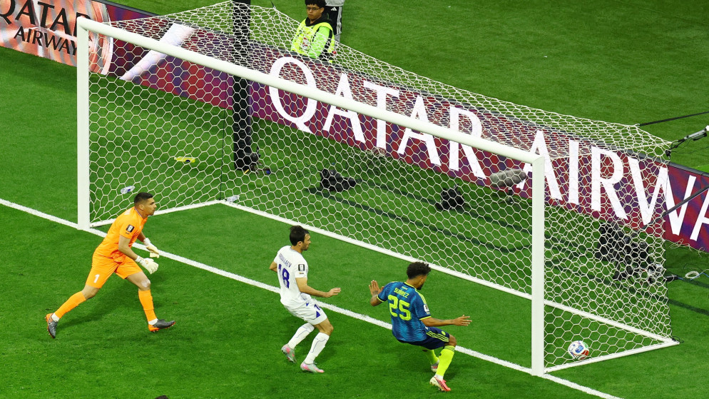 كولومبيا تستهل مشوارها في المونديال بثلاثية في شباك أوزبكستان