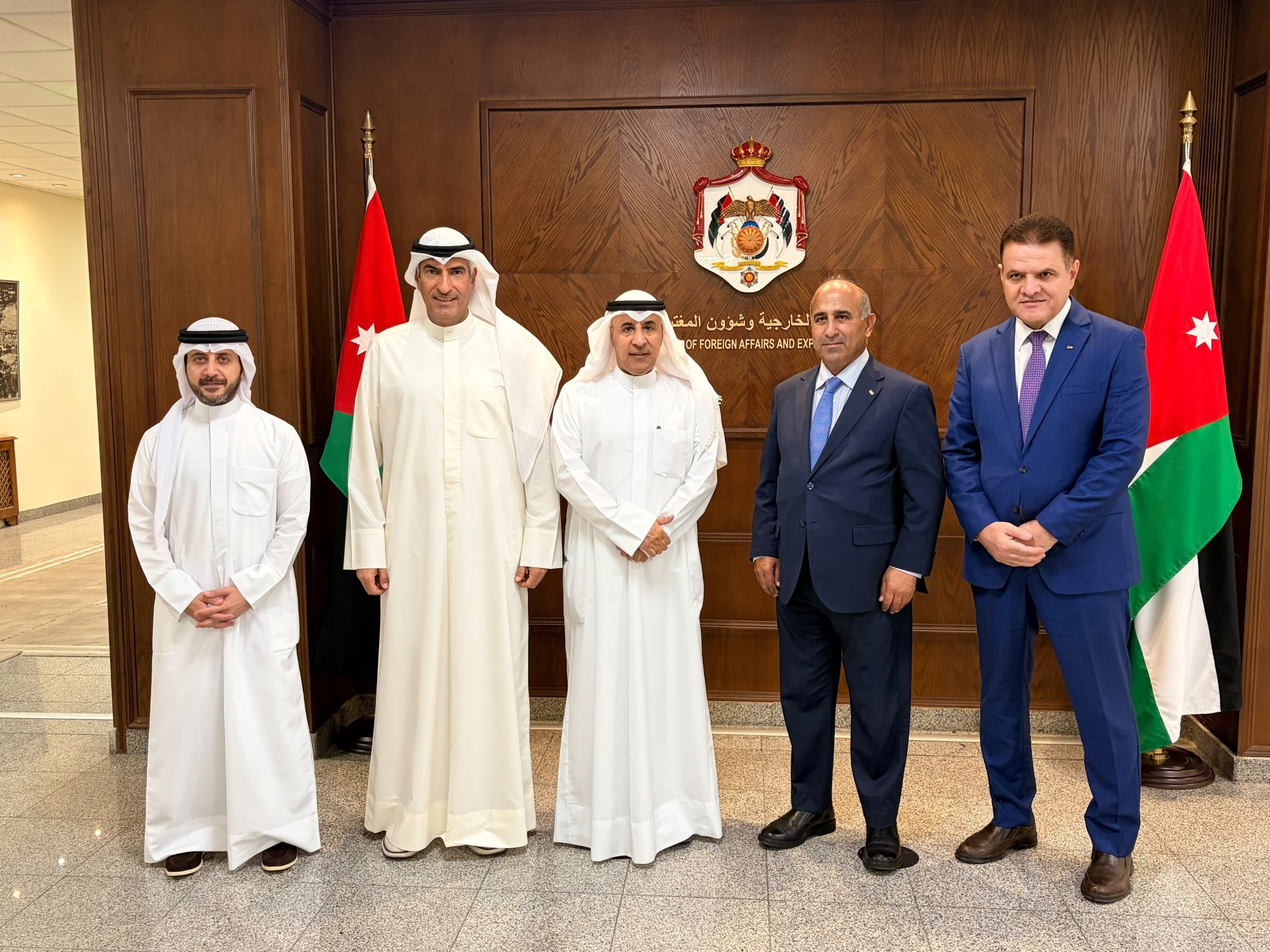 الديحاني يلتقي الفايز على هامش أعمال الدورة الأولى للجنة القنصلية المشتركة