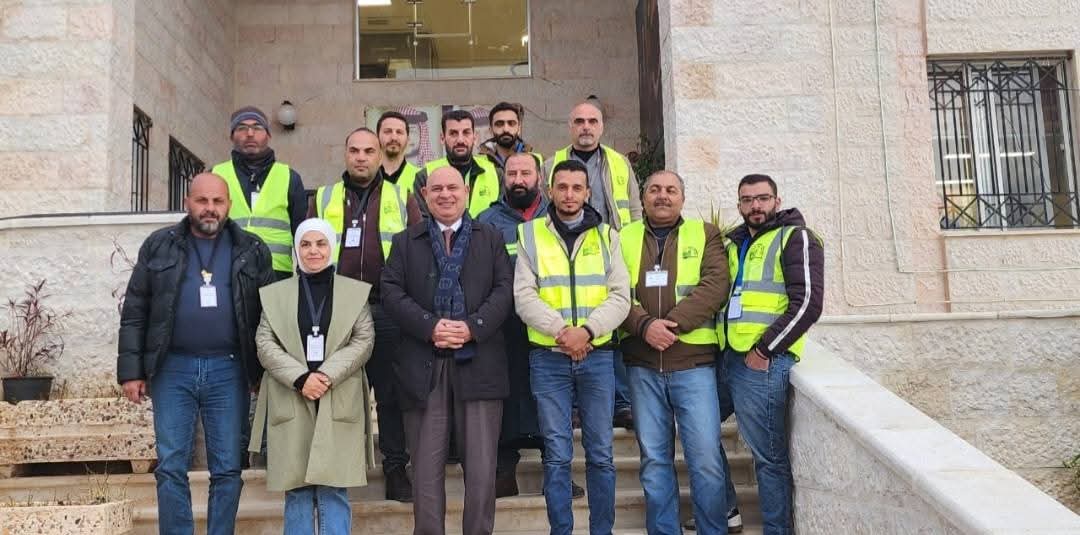 محافظ جرش يطلع على سير العمل في مديرية الأشغال 