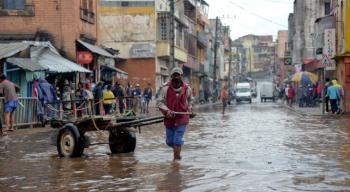 11 وفاة ونزوح الآلاف بسبب إعصار في مدغشقر 