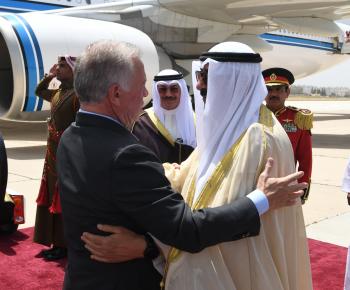 الملك في وداع أمير الكويت لدى مغادرته عمان