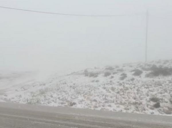 الأمن يحذر من الانزلاقات جراء تراكم الثلوج بالرشادية والشوبك