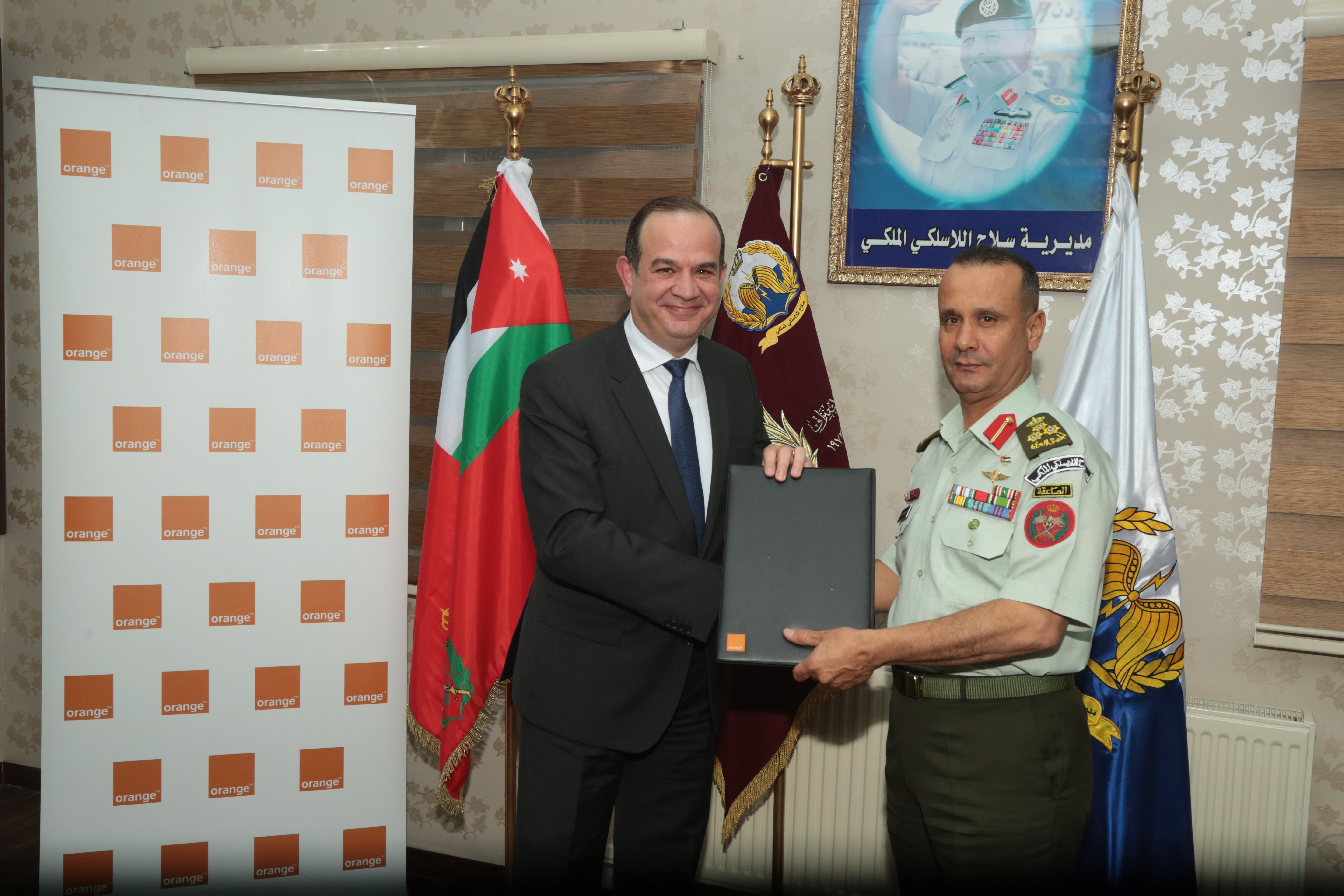 أورنج الأردن تجدد اتفاقيتها مع القوات المسلحة