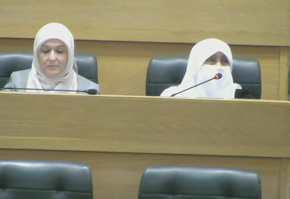 نواب يطالبون بتغيير اسم كاتب العدل في القانون 