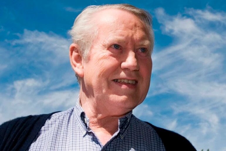 قصة ملياردير تبرع بمبلغ 8 مليارات دولار