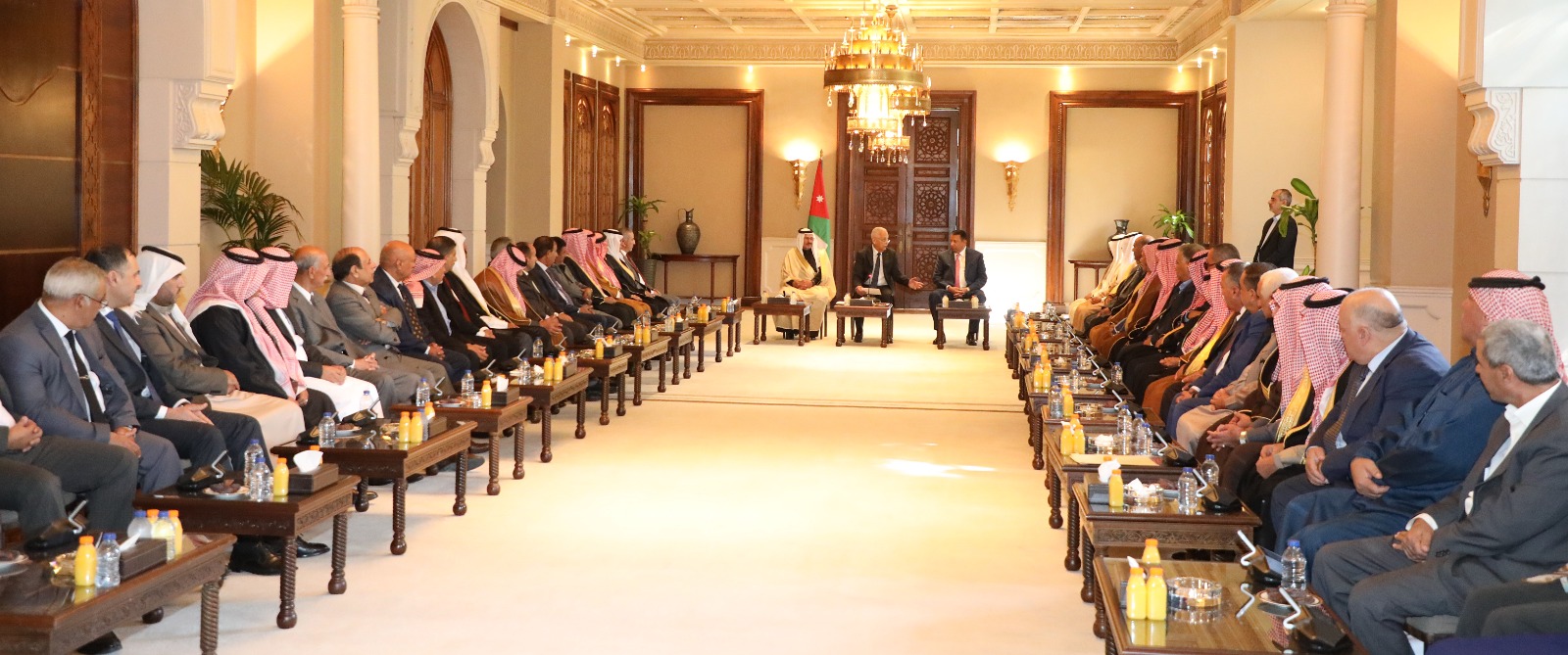 العيسوي يلتقي شيوخ ووجهاء من قبيلتي بني حميدة والسرحان