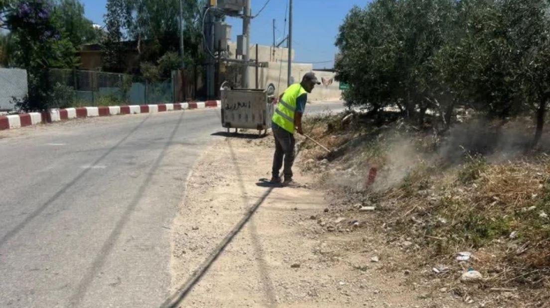 بلدية الوسطية ترفع 315 طنًا من النفايات خلال عطلة العيد