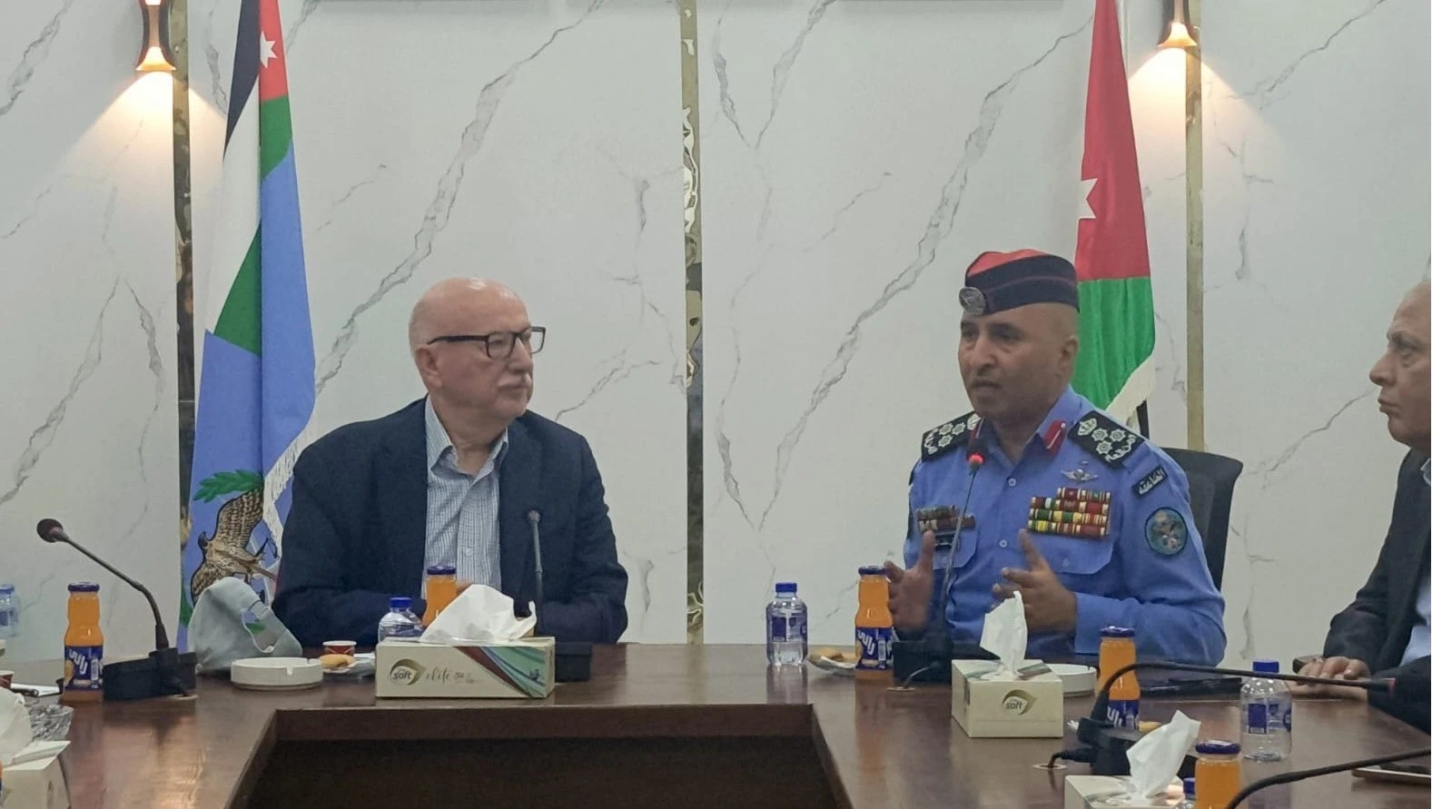 خدمات الأعيان تزور جسر الملك الحسين ومديرية التحكم في دير علا