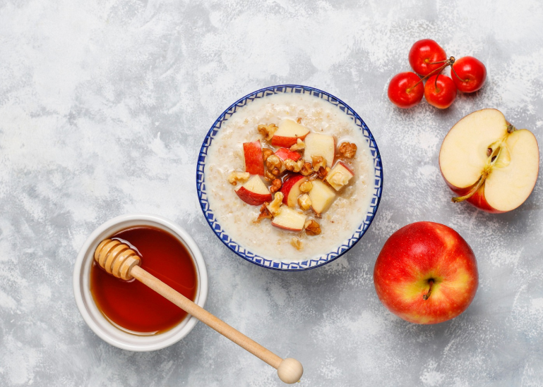 لا ترمي قشور التفاح بعد اليوم  ..  سر بسيط يمنحك بشرة أكثر لمعاناً ونضارة 