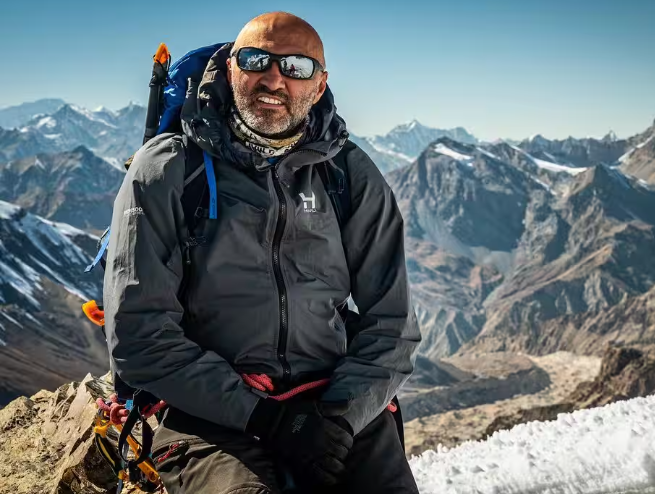 الأردني مصطفى سلامة يبدأ رحلته نحو إيفرست من أجل أطفال غزة 