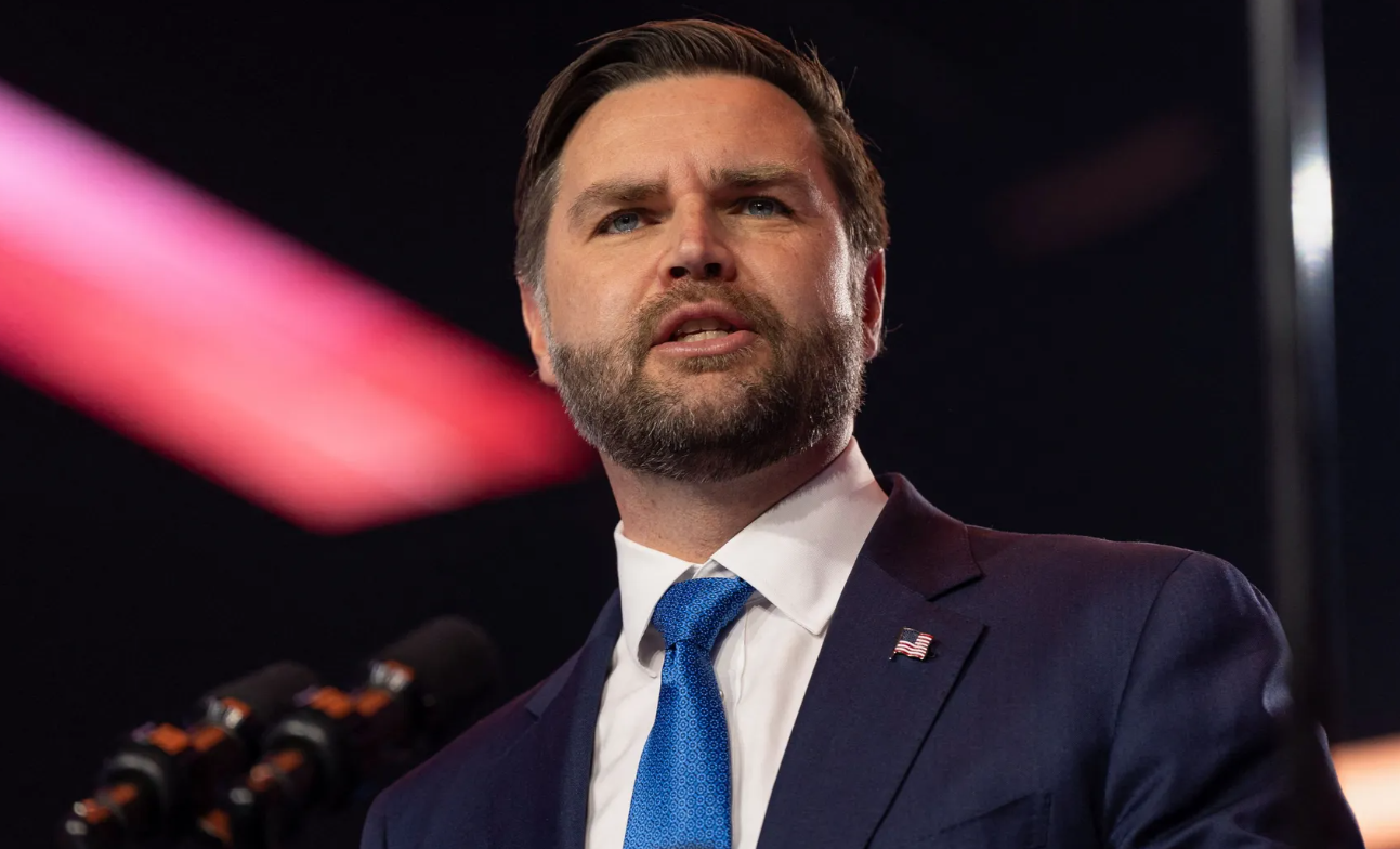 نائب ترامب عن اعتقال مادورو: يجب إعادة نفط أميركا المسروق