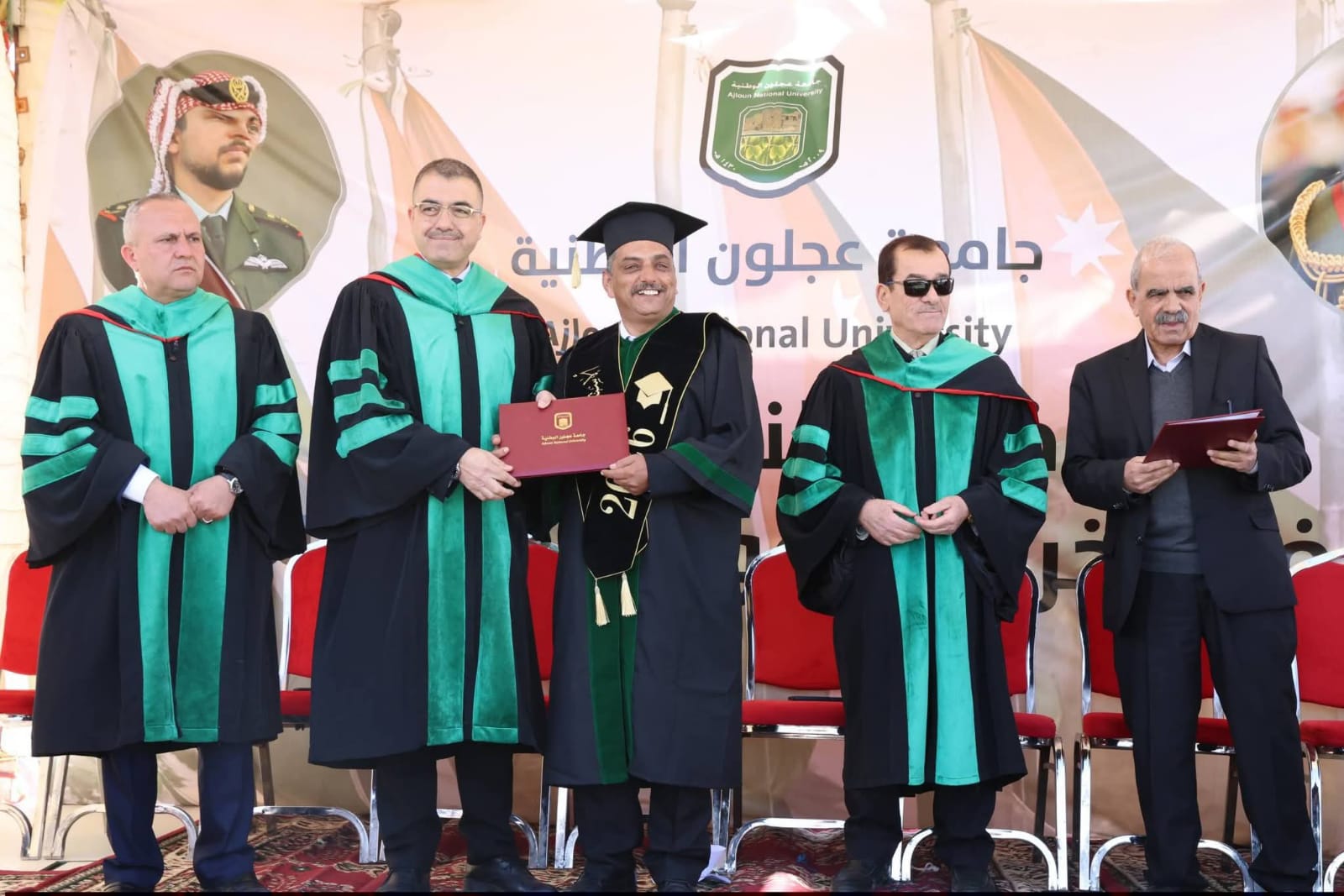 جامعة عجلون الوطنية تحتفل بتخريج الفوج الرابع عشر برعاية رئيس الجامعة وبحضور مجالس الحاكمية