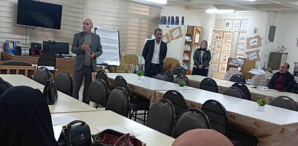 اللصاصمة يفتتح الدورة التدريبية للمناهج المطوّرة 