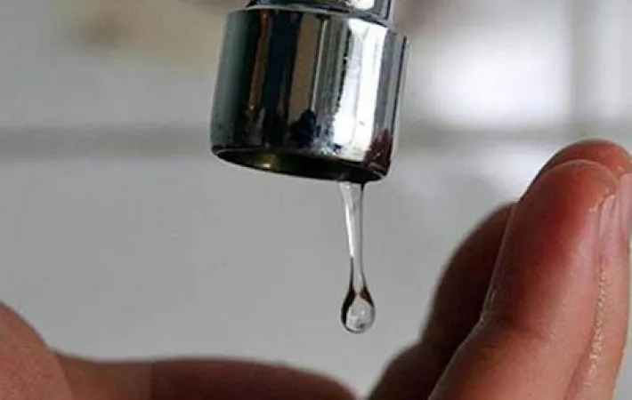 أهالي أم عبهرة يشكون انقطاع المياه ويطالبون بتعويضهم