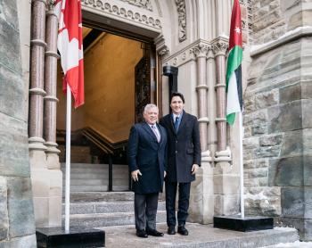 الملك يعقد مباحثات مع رئيس الوزراء الكندي