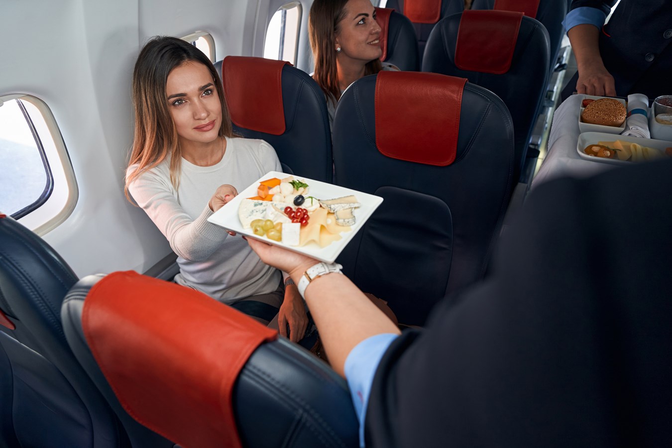 5 أطعمة يجب تجنبها على متن الطائرة وأبرز البدائل عنها