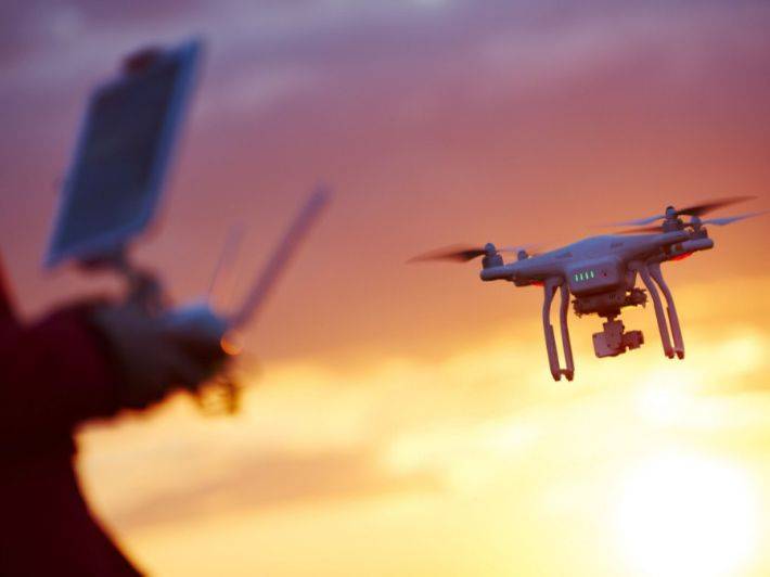 الحكومة تطرح فرصا صناعية تشمل مكونات الدرون وأشباه الموصلات