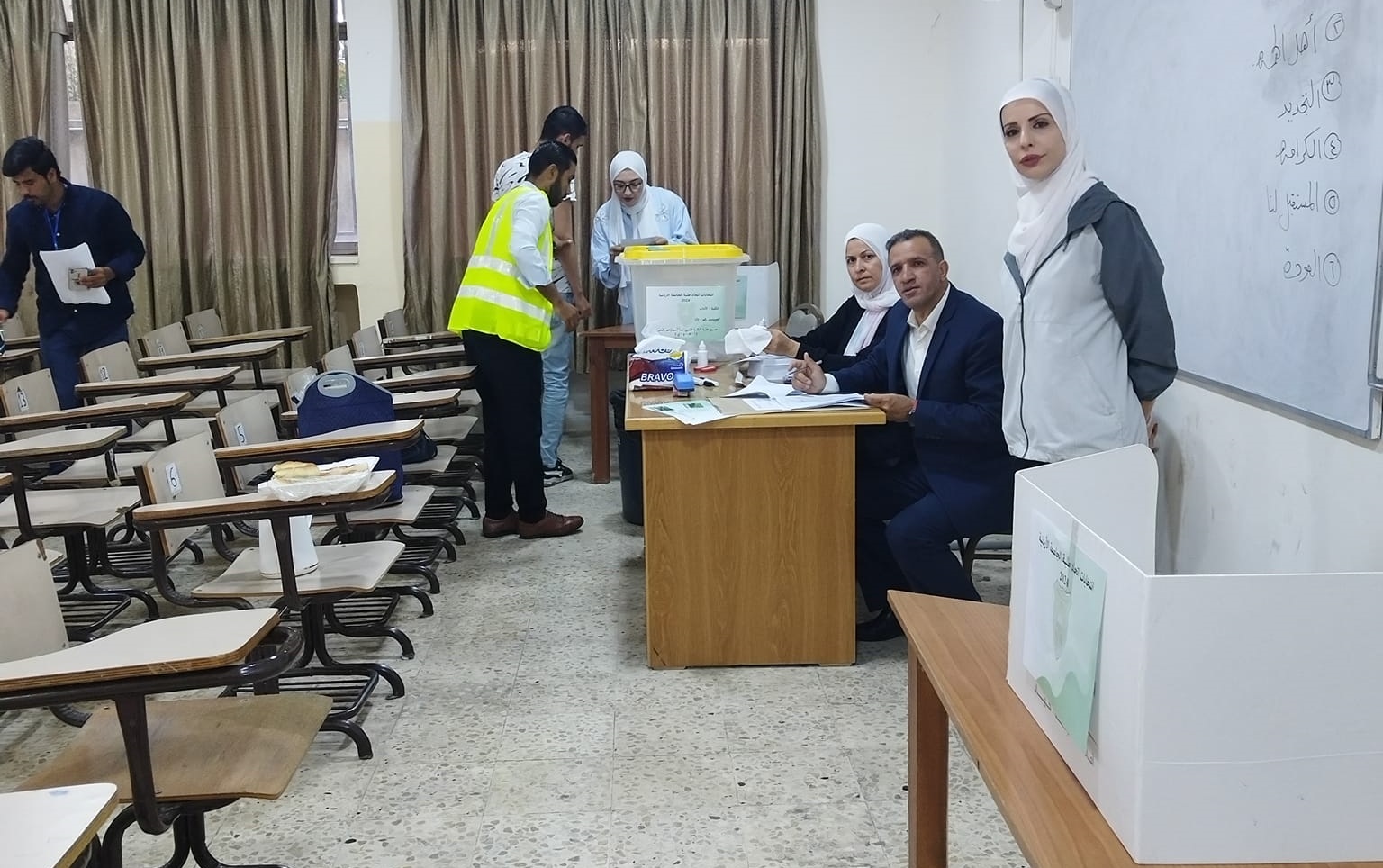 فتح صناديق الاقتراع وبدء انتخابات اتحاد طلبة الجامعة الأردنية