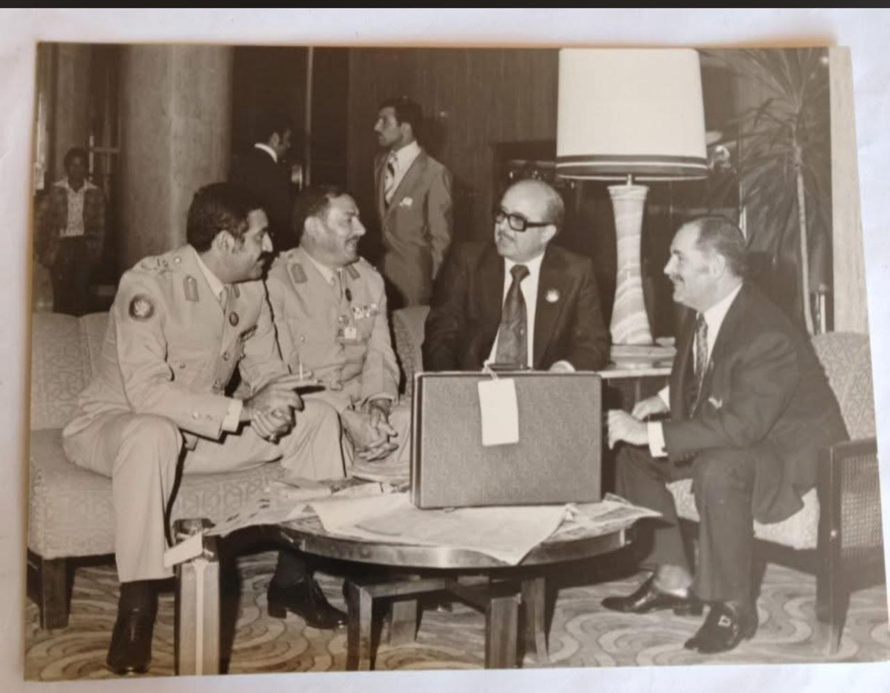 صورة أرشيفية تجمع شخصيات وطنية بارزة