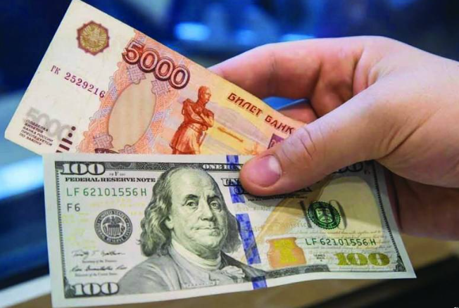 روسيا ترفع سعر الروبل أمام الدولار الأميركي والعملات الدولية