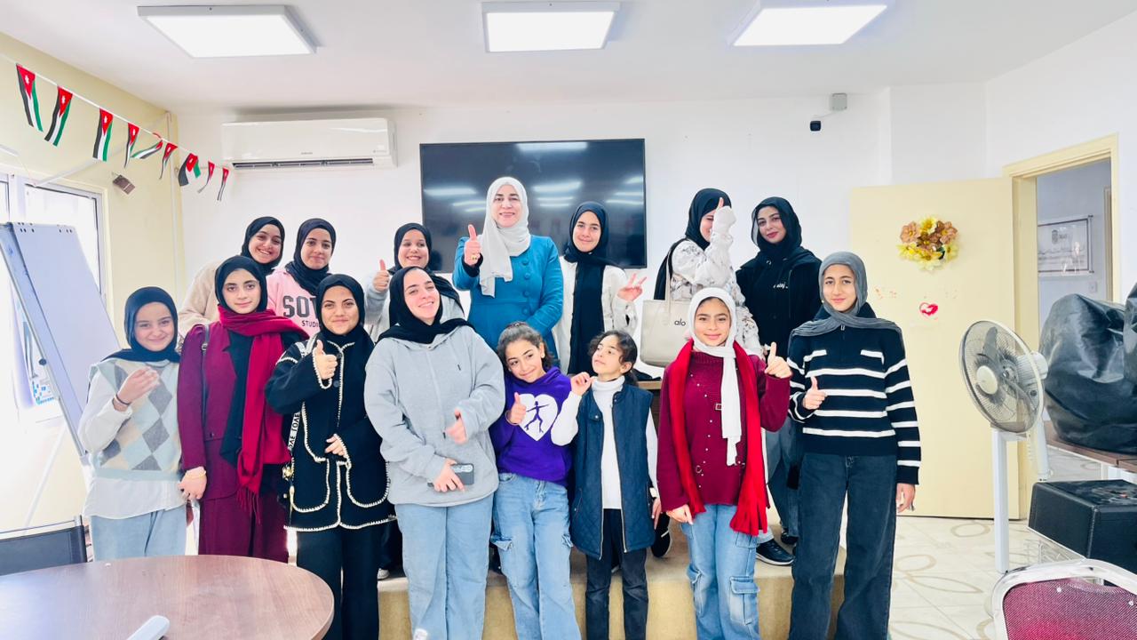 مركز شابات الوسطية ينظم ورشة ممارسة الشباب للحوار مع القيادات