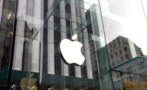 أبل تختبر تصميماً صدفيًا جديداً لهاتف قابل للطي