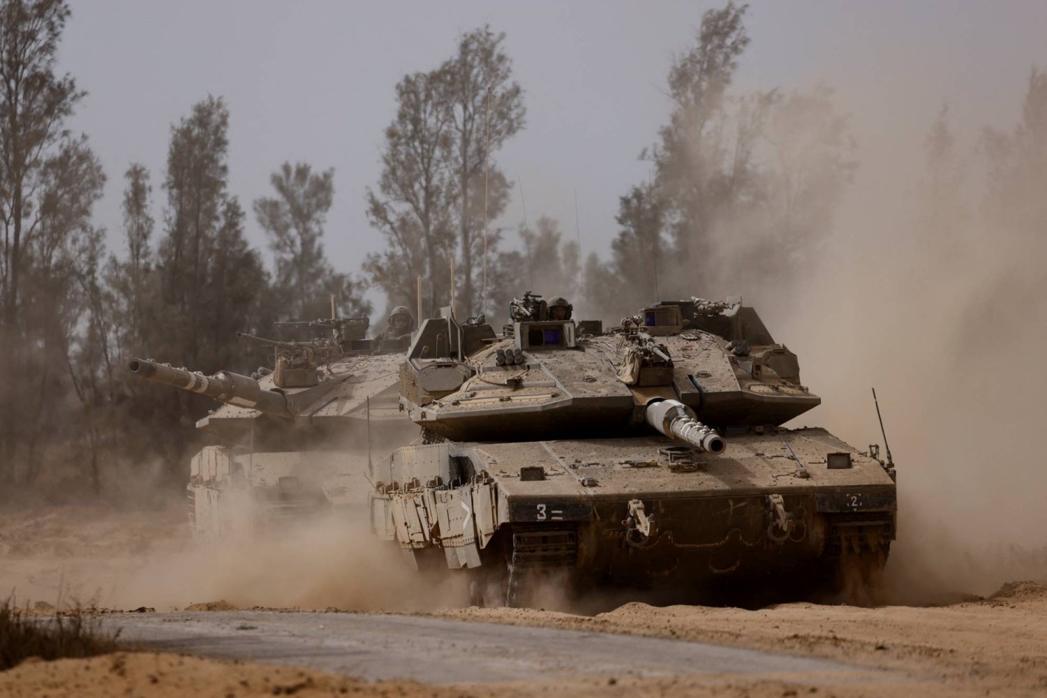 الدبابات الإسرائيلية تصل إلى وسط مدينة رفح
