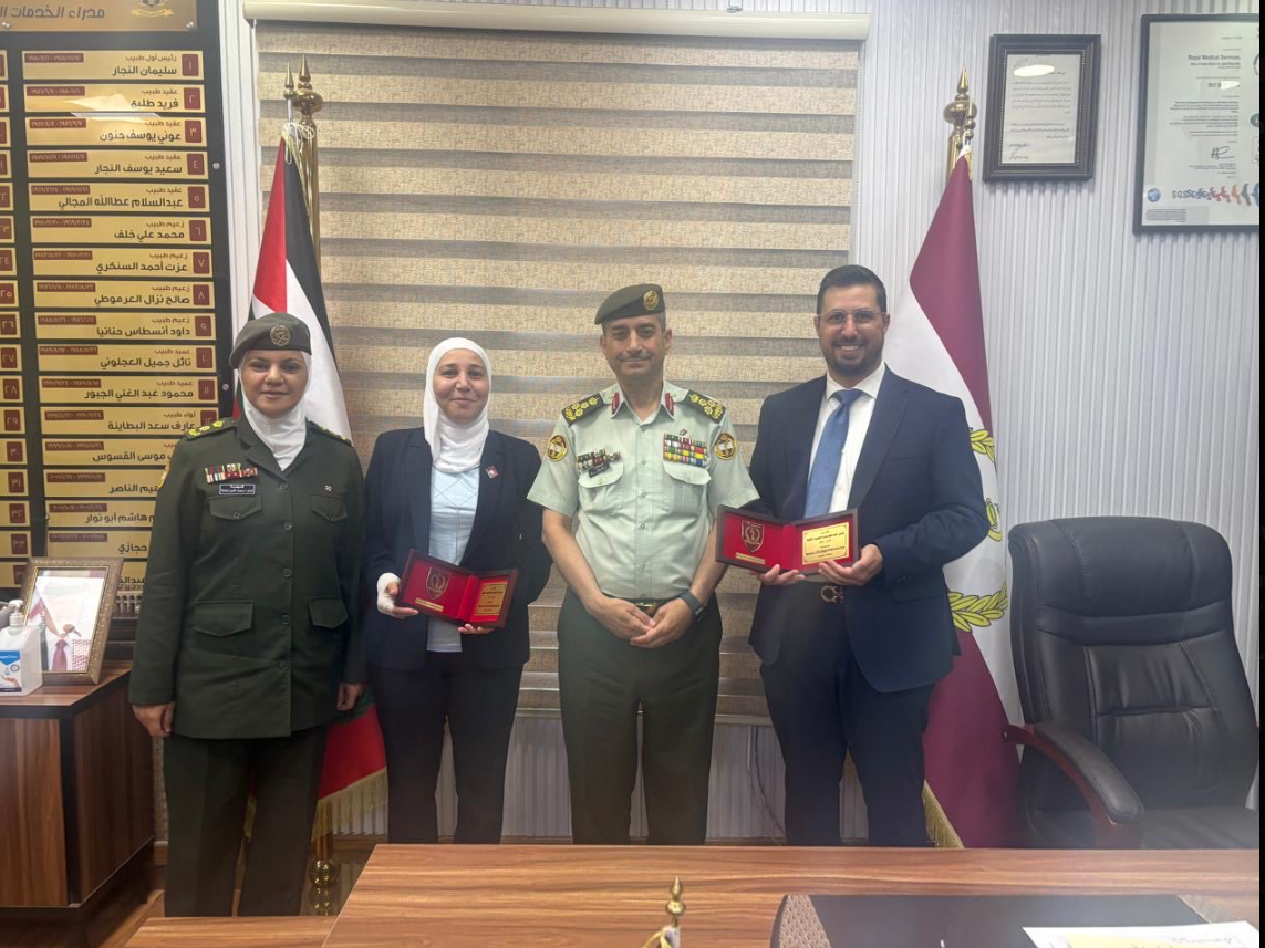  مدير الخدمات الطبية الملكية يُكرِّم فريقا فنيا في الاقتصاد الرَّقمي
