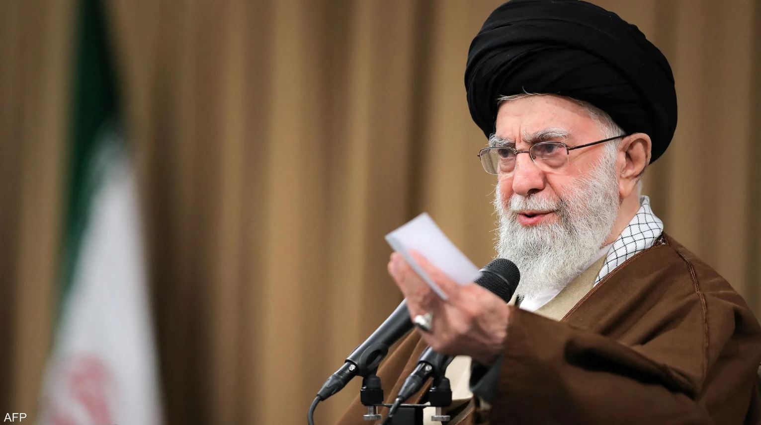 رويترز: خامنئي ليس في طهران