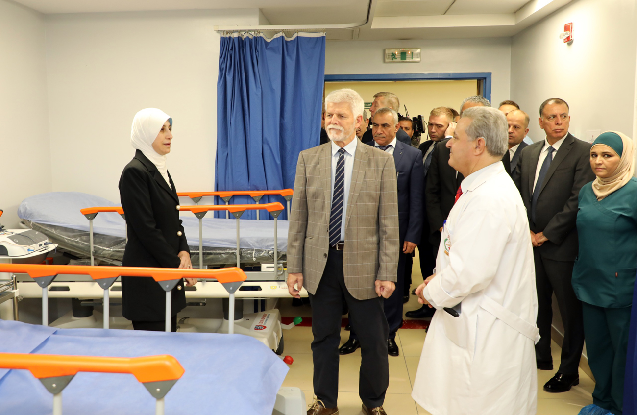 رئيس جمهورية التشيك يزور مستشفى البشير