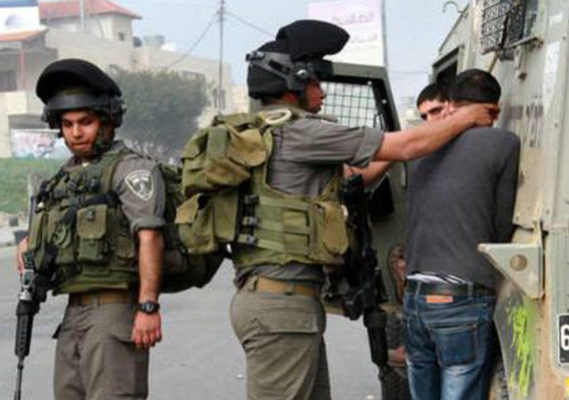 الاحتلال يعتقل 7 مواطنين من بلدة عناتا شرق القدس
