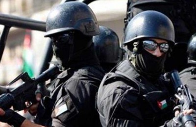 مقتل مطلوب وإصابة رجل أمن بعد اشتباك بالعيارت النارية في مادبا