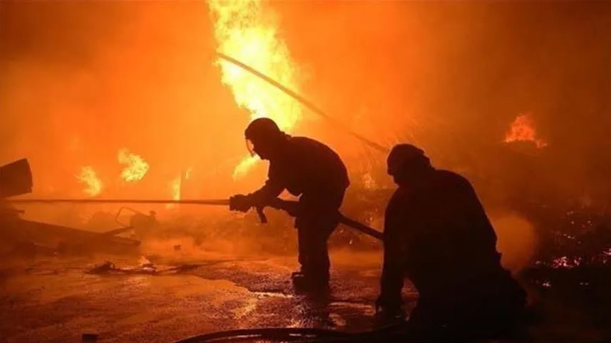 حريق مواد كيميائية بساحة مصنع في العقبة ..  والأمن يحقق