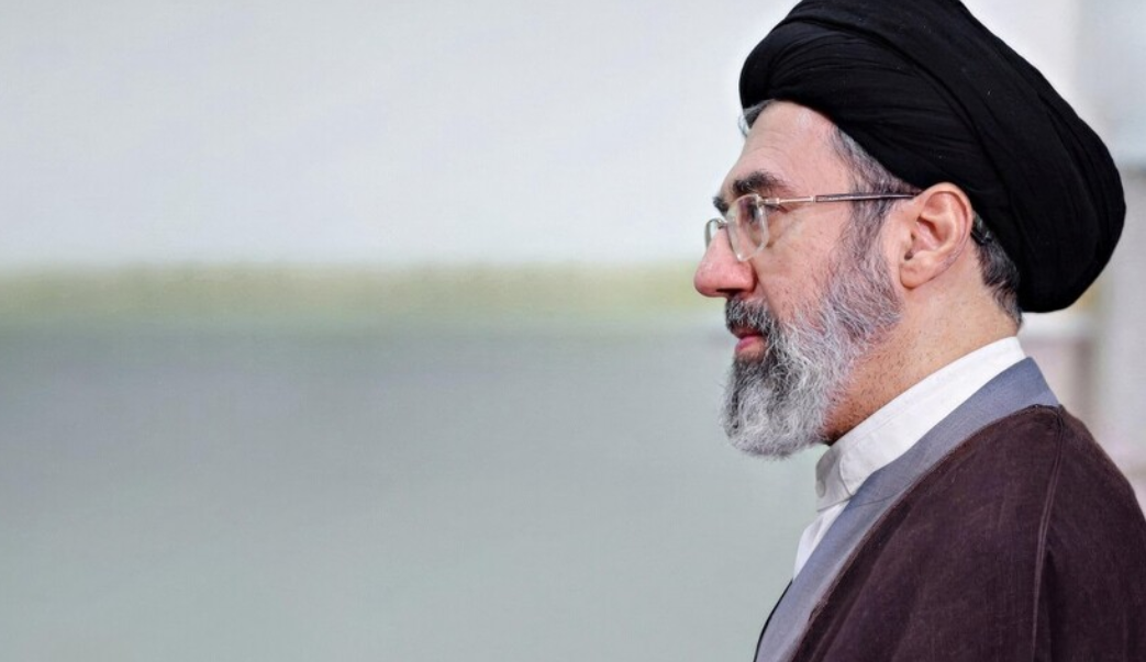 إعلام رسمي: أمين المجلس الأعلى للأمن القومي الإيراني يلتقي بخامنئي
