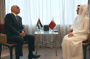 الخصاونة ورئيس الوزراء القطري يبحثان توسيع التعاون