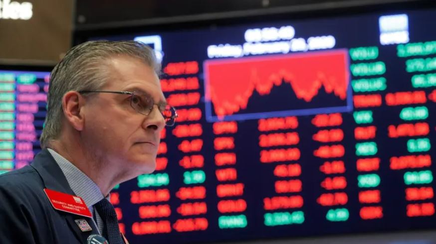 الأسهم العالمية تنزف والنفط يشتعل مع اهتزاز هدنة إيران