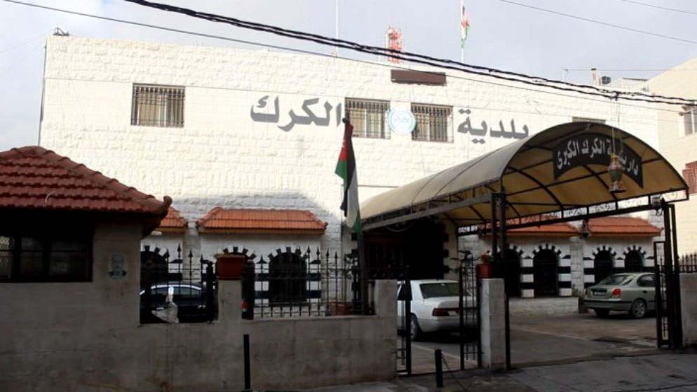 بلدية الكرك تحذر من المواطنين من إغلاق العبارات وتحويل مجاري المياه