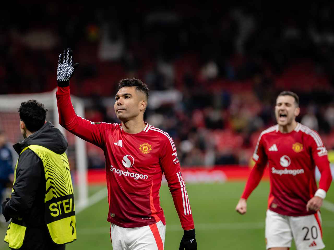 مانشستر يونايتد يعلن موعد رحيل كاسيميرو